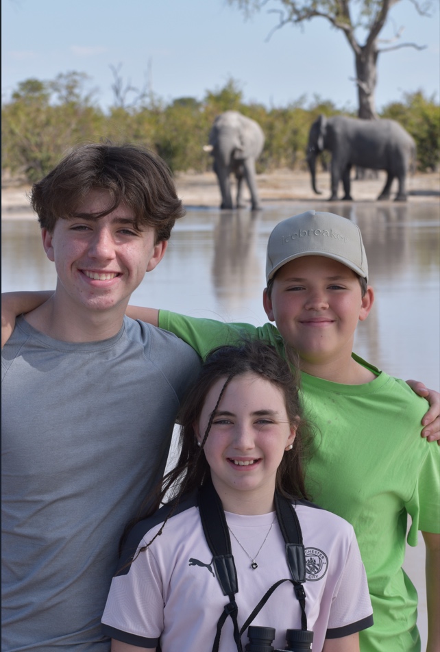 Lilley kids with elephants